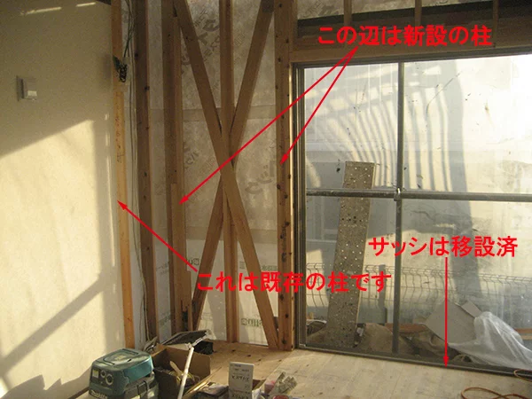 木造躯体まではできて、サッシ移設前完了したころのリビング増築部の内部風景を撮影した写真画像(リビングへのプチ増築に係る工事写真9)