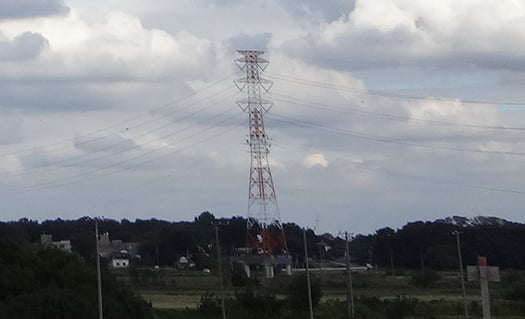 送電鉄塔の挿絵の写真画像(倒壊した鉄塔ではない)