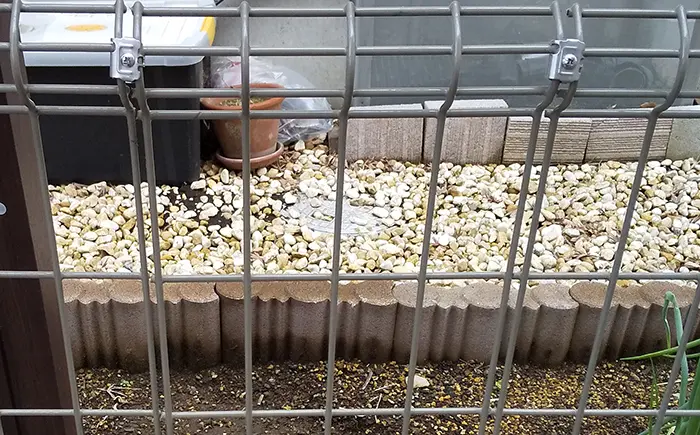 中間に半端を挿入して補修した箇所の写真画像
※フェンスカット(巾詰め)解説用写真画像11