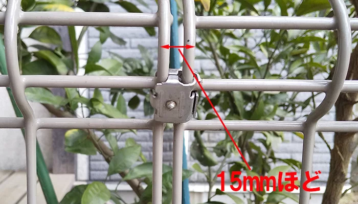 別の個所の継手金物付近拡大写真画像(コメント入り)
※フェンスカット(巾詰め)解説用写真画像9
