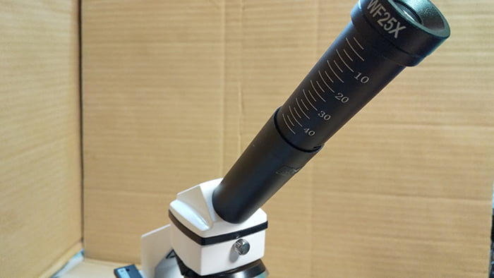 maxlapterの顕微鏡 2000倍｢WR851-2｣本体の鏡筒に差し込んだバローレンズを引き出した状態を撮影した写真画像