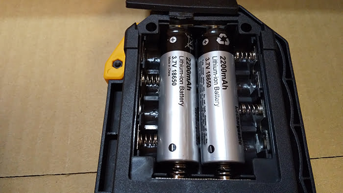 充電池18650を嵌めた状態の電池BOXを撮影した写真画像