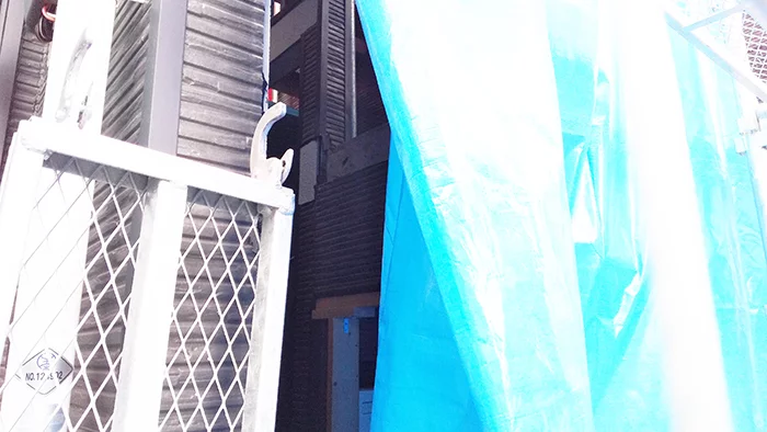 八王子の階段崩落現場の崩落個所を撮影した写真画像(筆者が撮影)
※リフォーム費用を算出するリフォーム見積もりの考え方解説画像09