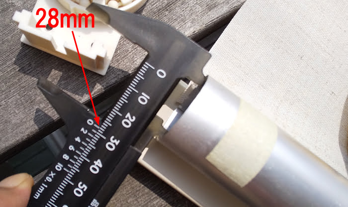 ニトリさんのロールスクリーン部材の分解計測1 ：生地軸の筒内径の計測を撮影したコメント入り写真画像