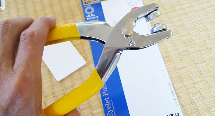 今回の使い方解説に使用するハトメパンチの全貌を撮影した写真画像
※Original image actually taken by myself：Copyright © とある建築士の憂鬱 All Rights Reserved.