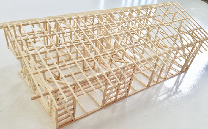 木造軸組み工法の簡易模型1：斜め上から撮影した写真画像 (写真ACさんの出展)