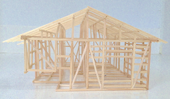 木造軸組み工法の簡易模型2：正面から撮影した写真画像 (写真ACさんの出展)